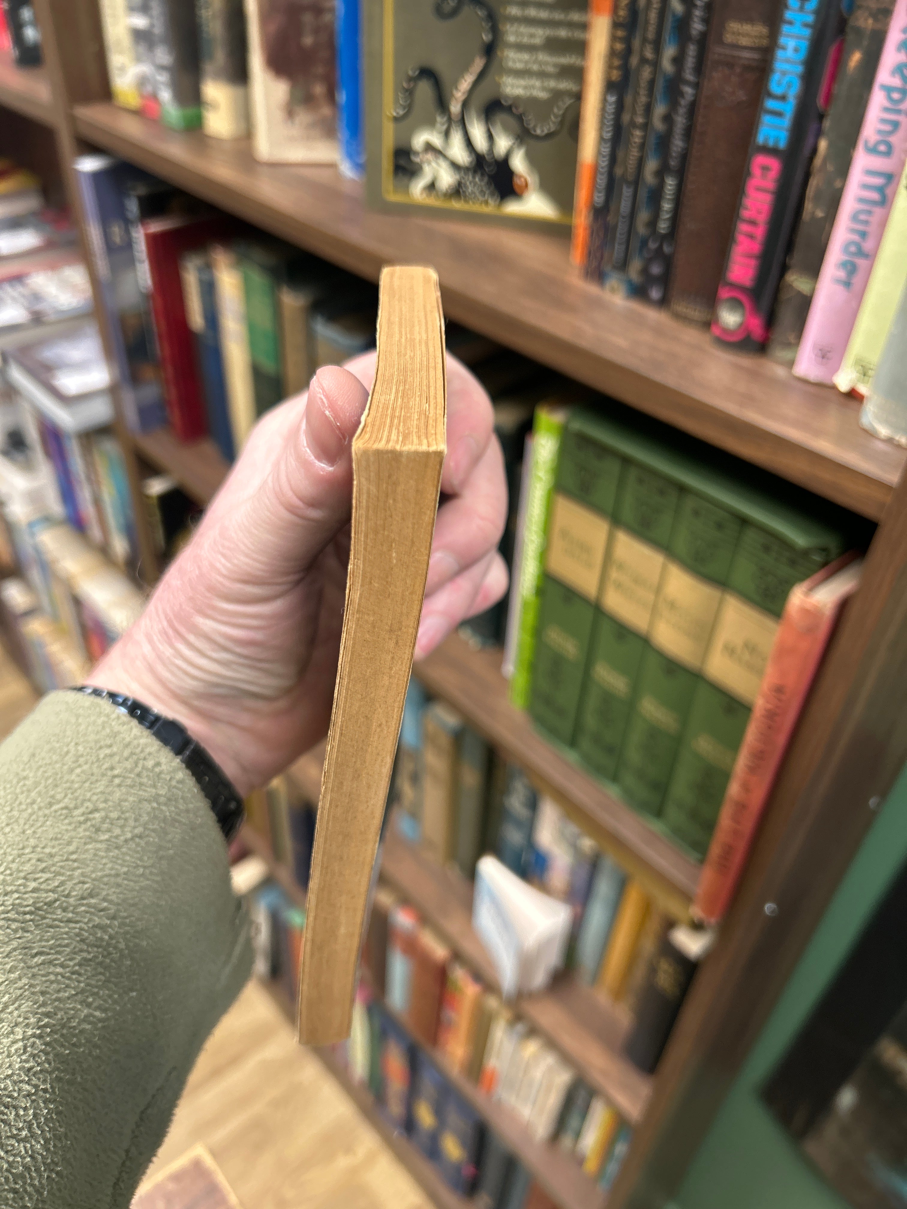 The Black Cloud- Fred Hoyle (1971)