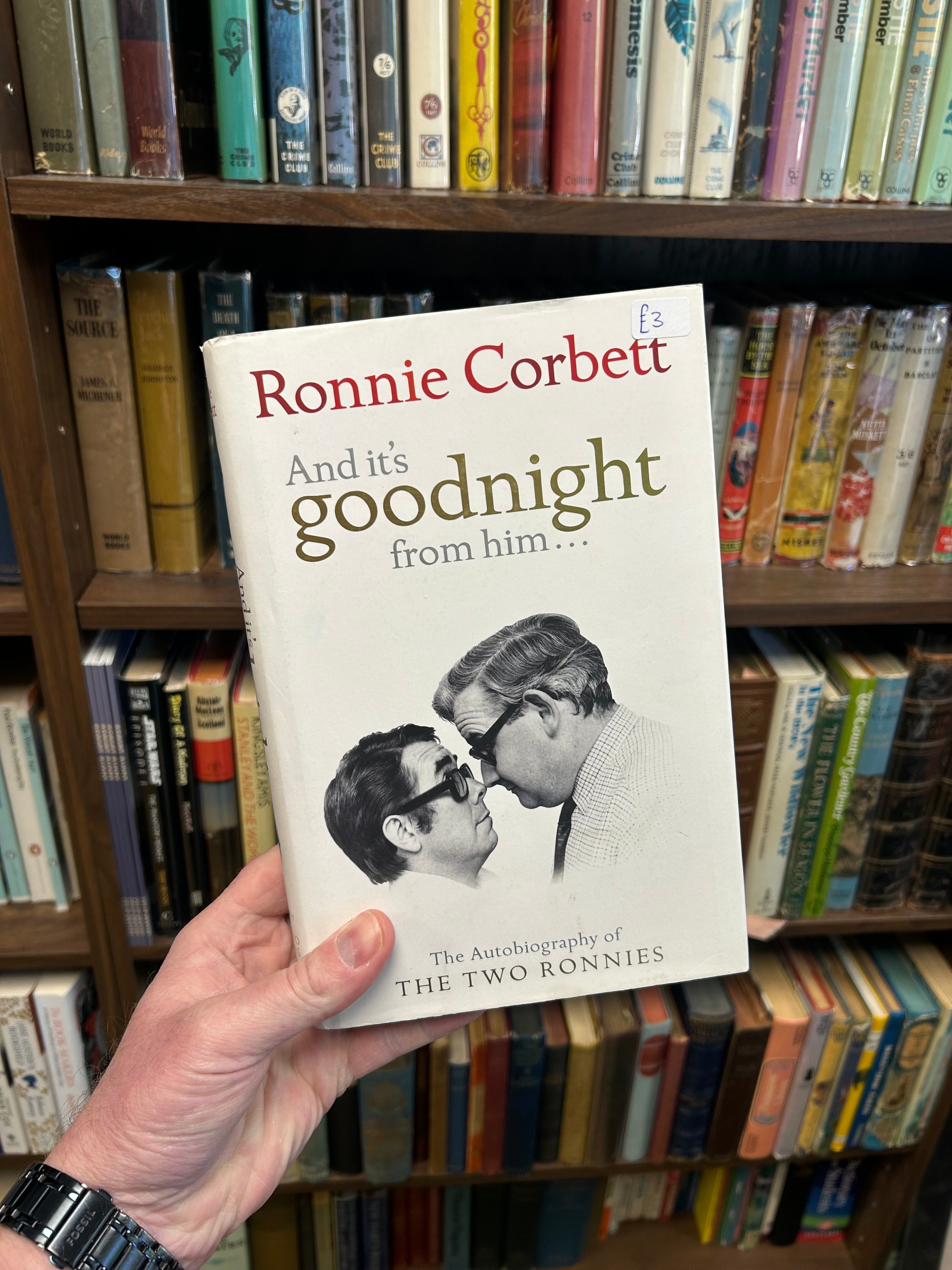 Ronnie Corbett, And it’s a goodnight from him. AB003